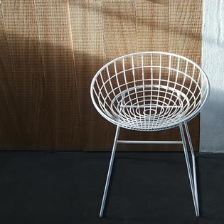 A white metal km05 stool by Cees Braakman