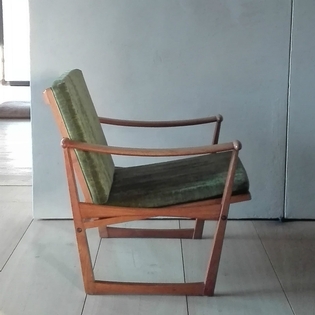 Lounge chair by Finn Juhl for Pastoe, velvet cushions