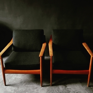 Unusual pair of fauteuils by walter Knoll